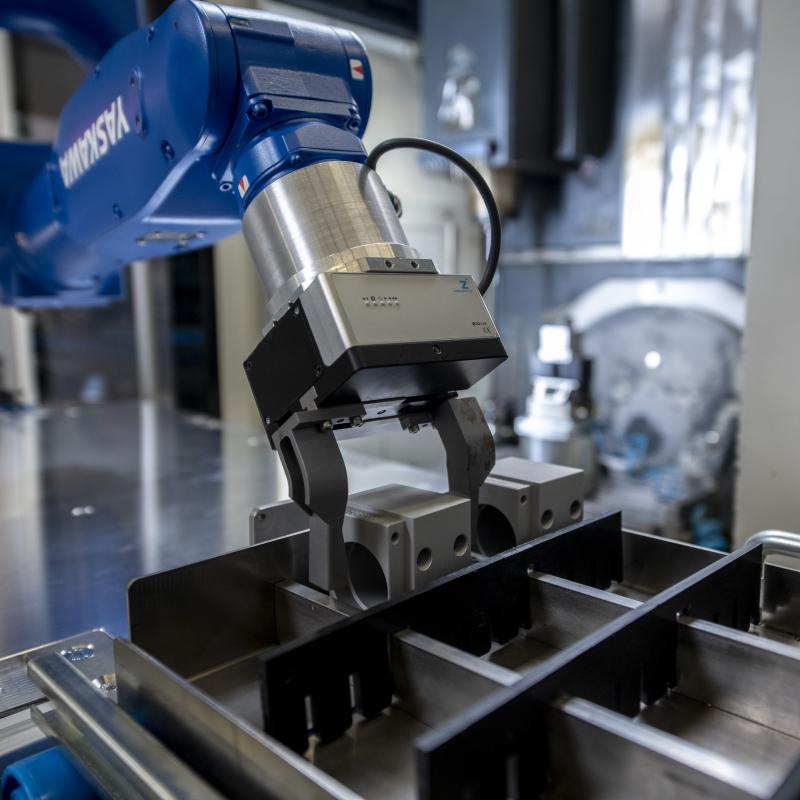 Robotický modul (Robo Module) pro nakládání a vykládání stroje